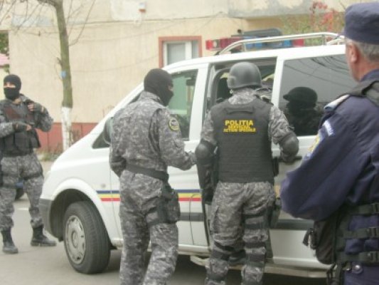 Grupare organizată, destructurată de către poliţiştii constănţeni